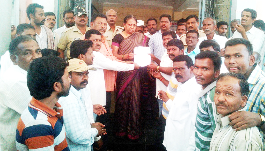 ಸುಳ್ಳು ಜಾತಿ ಪ್ರಮಾಣ ಪತ್ರ: ಡಿಎಸ್ಸೆಸ್ ಕಾರ್ಯಕರ್ತರ ಧರಣಿ